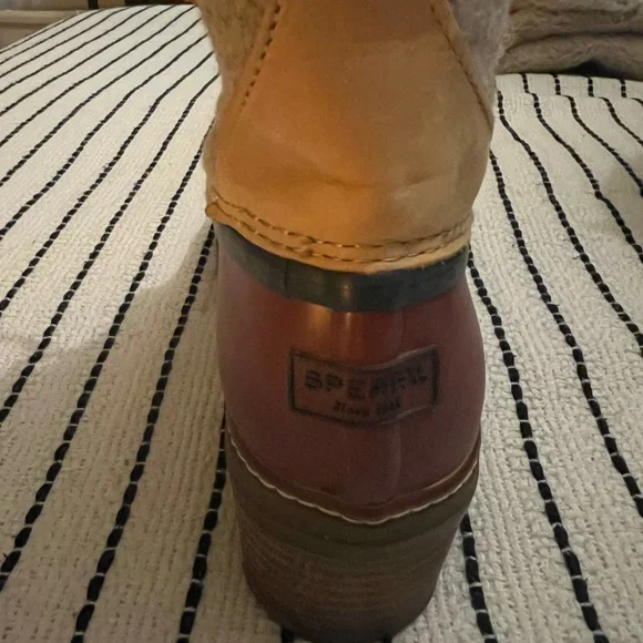 Sperry Burgundy and Tan Chunky Heel Duck Boots, size 9.5 - Picture 3 of 13